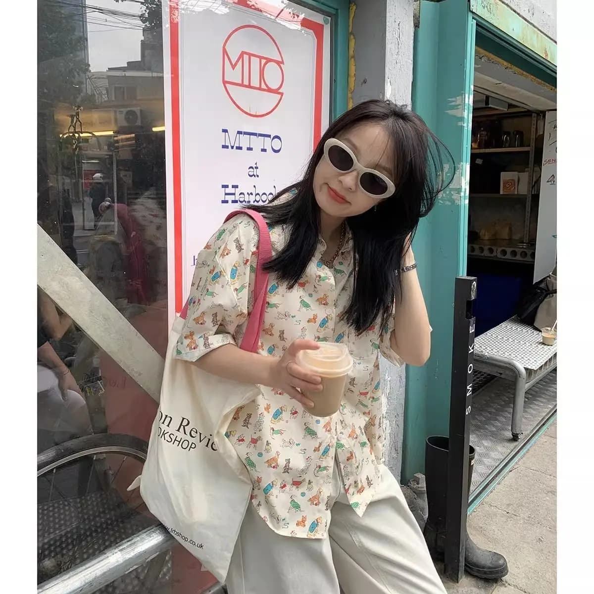 Hong kong retro filhote de cachorro impressão camisa feminina manga curta solta topo verão férias estilo versátil blusa 2025 nova chegada